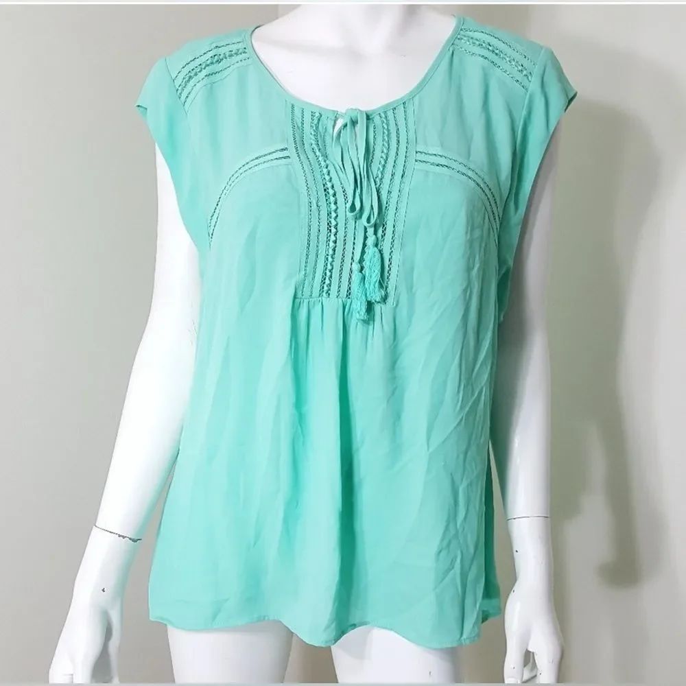 EUC Sz L Stitch Fix *Daniel Rainn* Mint Crochet Detail Top